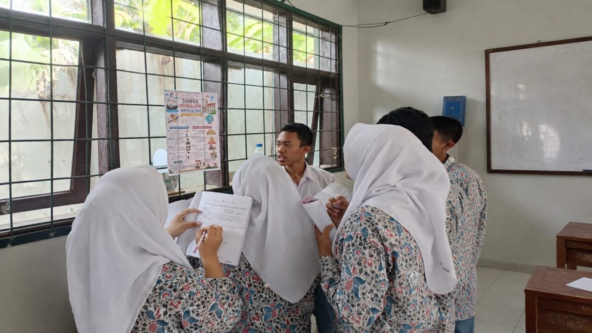 Inovasi Pembelajaran Sejarah: Siswa Kelas 11.3 Gelar Jelajah Museum Mini Lewat Gallery Walk
