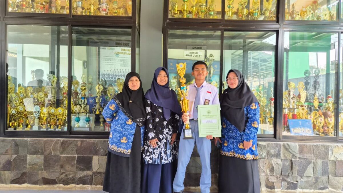 MAN 1 Majalengka Berikan Apresiasi Siswa Peraih Juara 2 Ekonomi Olimpiade Madrasah Indonesia