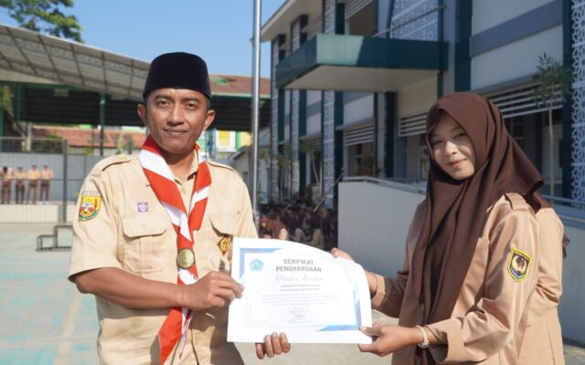 MAN 1 Majalengka Berikan Penghargaan Kontributor Berita Terbanyak Periode Agustus 2026