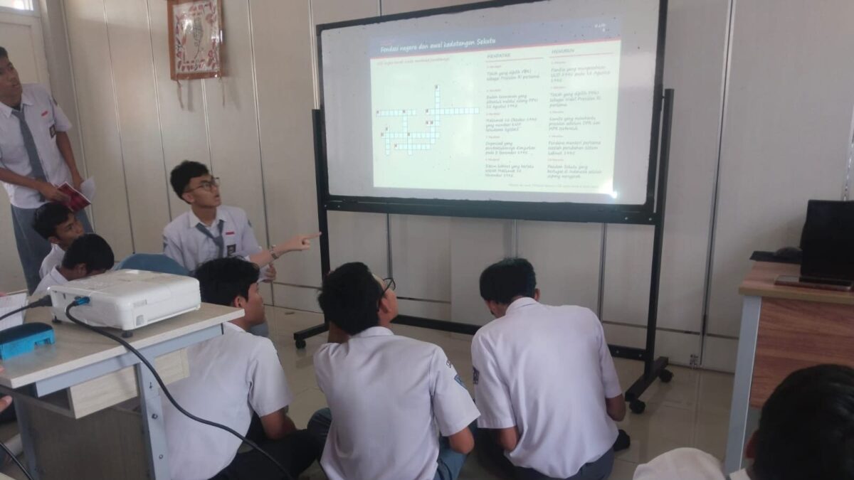 Adu Ingatan Sejarah Lewat TTS Digital, Siswa MAN 1 Majalengka Belajar Sambil Bermain