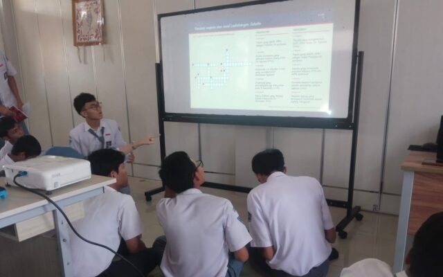 Adu Ingatan Sejarah Lewat TTS Digital, Siswa MAN 1 Majalengka Belajar Sambil Bermain