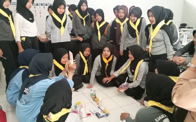 Kenali Obat Dasar, PMR Wira MAN 1 Majalengka Gelar Diklat Pertolongan Pertama