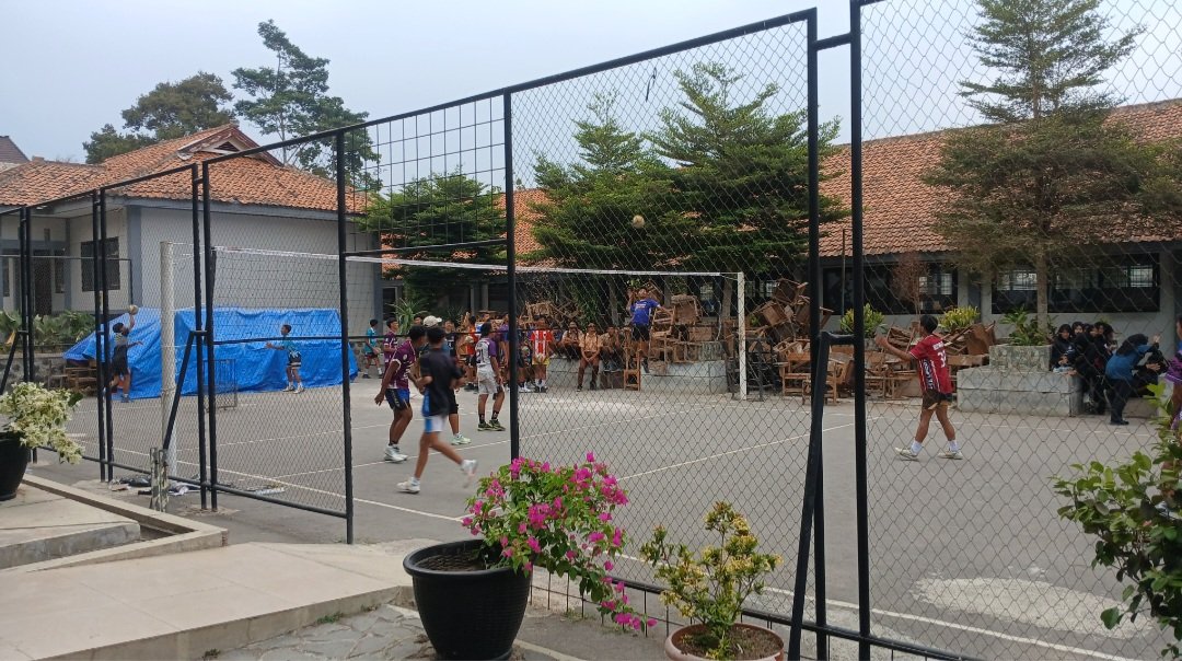 Asah Bakat dan Mental Bertanding, MAN 1 Majalengka Gelar Diklat Mingguan Bola Voli