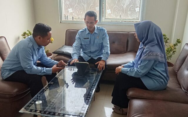 Tingkatkan Publikasi Kegiatan, Tim Humas MAN 1 Majalengka Rekapitulasi Berita Kegiatan Madrasah Akhir Bulan September