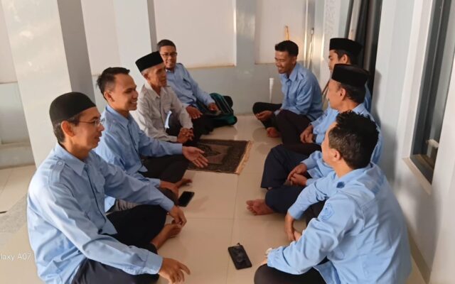 Eratkan Kebersamaan, Guru MAN 1 Majalengka Gelar Silaturrahmi Usai Shalat Dhuha