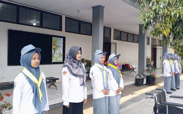 Siagakan Layanan Kesehatan, Anggota PMR MAN 1 Majalengka Gelar Piket Lapangan