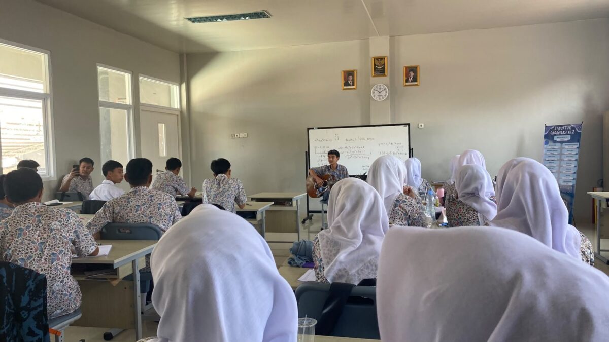 Cegah Kejenuhan Belajar, Kelas XII.2 MAN 1 Majalengka Segarkan Suasana Pembelajaran Matematika