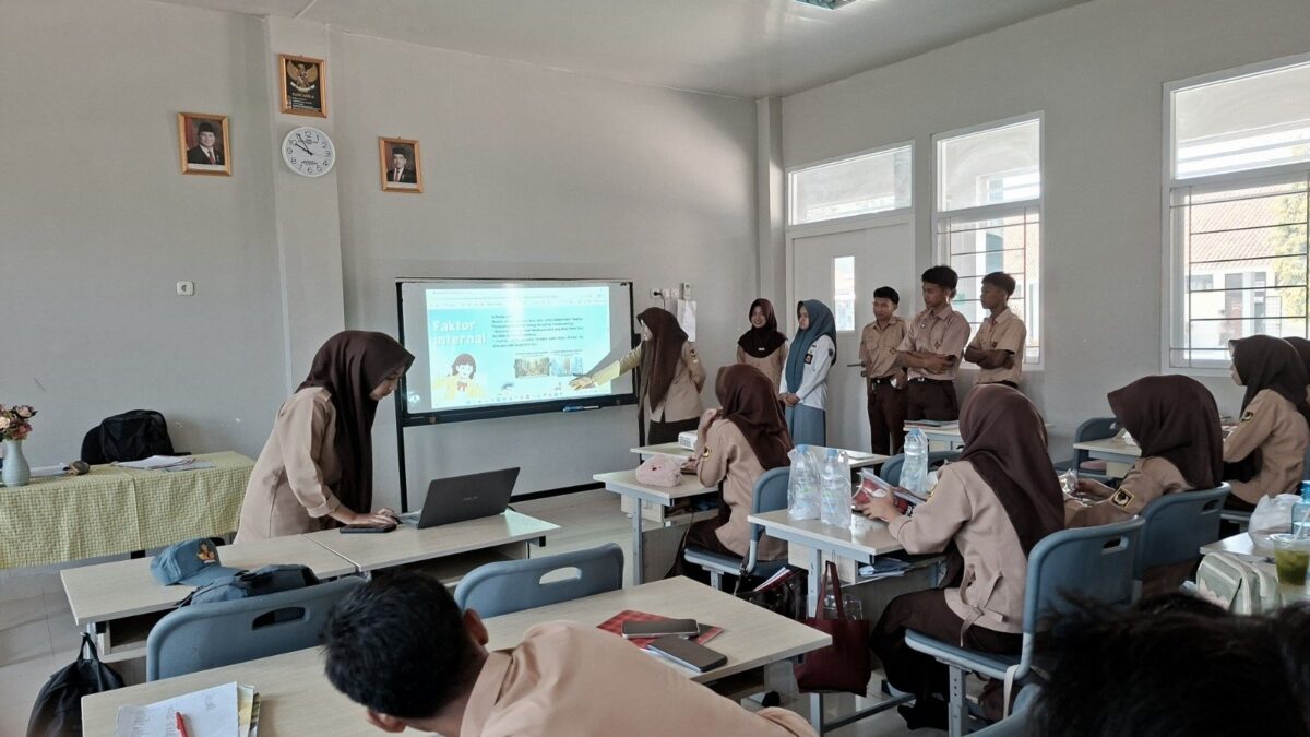 Asah Nalar Kritis, Guru Sosiologi MAN 1 Majalengka Terapkan Presentasi Interaktif