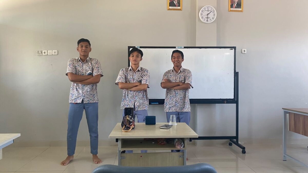 Kreatif dan Edukatif, Siswa Kelas XII.2 MAN 1 Majalengka Pelajari Kimia Lewat Musik