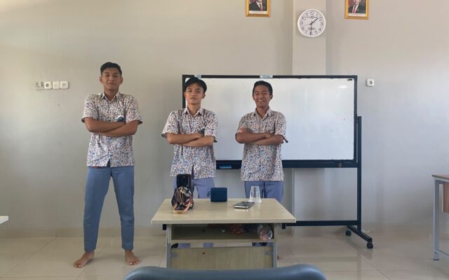 Kreatif dan Edukatif, Siswa Kelas XII.2 MAN 1 Majalengka Pelajari Kimia Lewat Musik