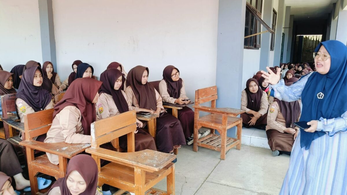 Tingkatkan Literasi Digital, Siswi XI MAN 1 Majalengka Edukasi Etika Bermedia Sosial