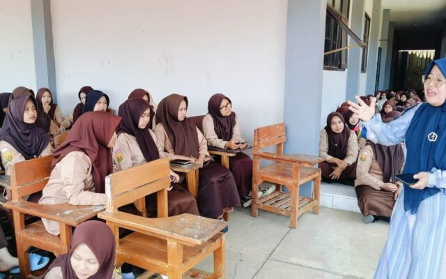 Tingkatkan Literasi Digital, Siswi XI MAN 1 Majalengka Edukasi Etika Bermedia Sosial