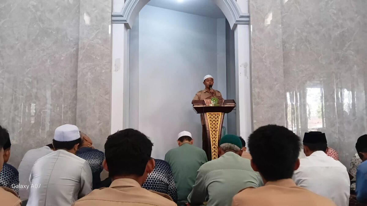 Jadi Khatib Jumat, Siswa XII-4 MAN 1 Majalengka Sampaikan Khutbah Refleksi Diri