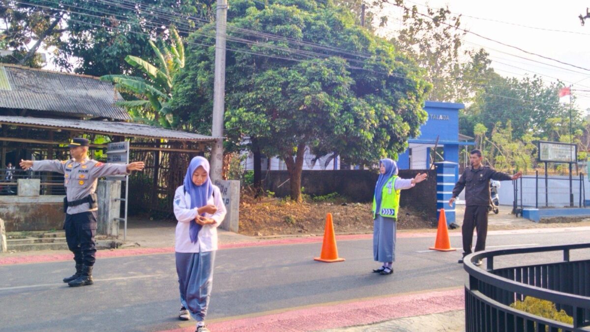 Jaga Ketertiban Lalu Lintas, Anggota PKS MAN 1 Majalengka Gelar Piket Rutin
