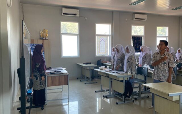 Siswa Kelas XII.2 MAN 1 Majalengka Rutin Nyanyikan Lagu Indonesia Raya