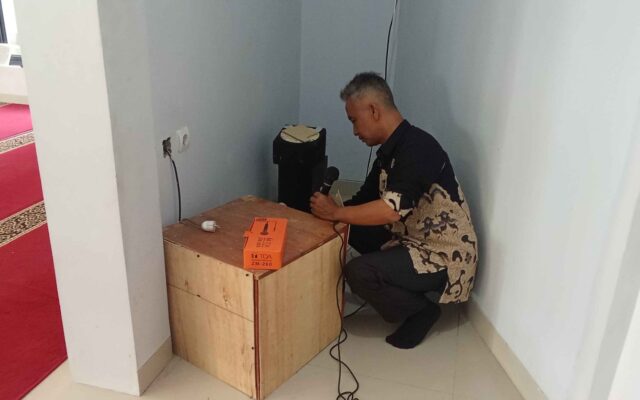 Tingkatkan Kualitas Sarana Ibadah, MAN 1 Majalengka Perbarui Mikrofon Masjid Nurul Hidayah