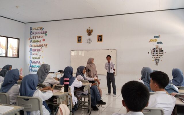 Saling Mendengarkan dan Menghargai, Guru Fisika Baru MAN 1 Majalengka Bangun Pembelajaran Bermakna