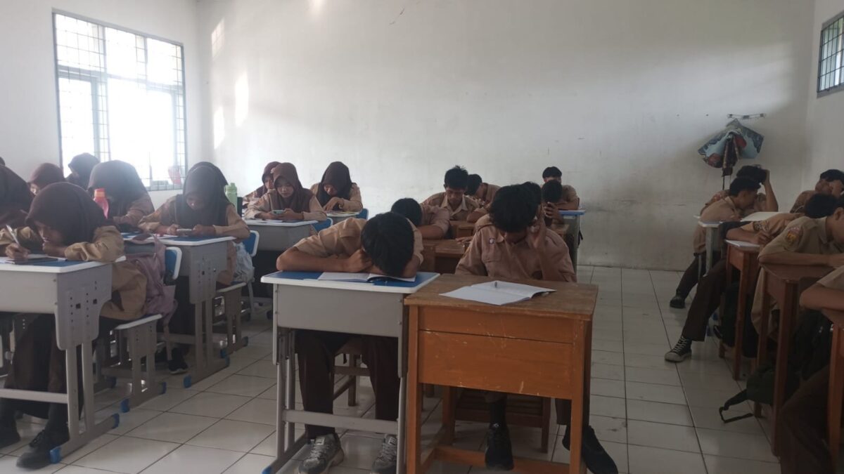 Murid Kelas X.8 Pelajari Mekanisme Pengolahan Data Internal Komputer