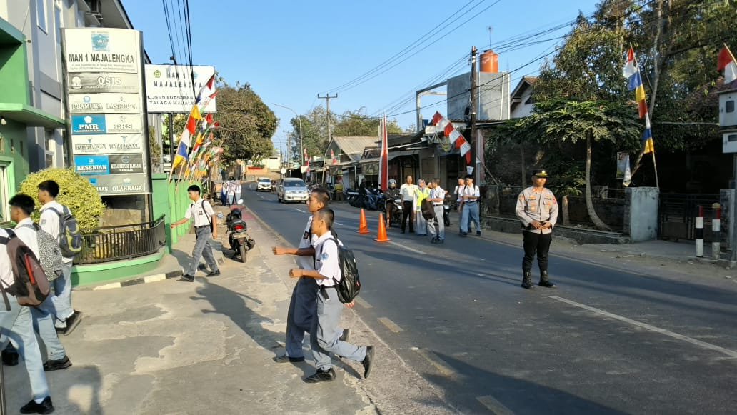 Tingkatkan Keselamatan Siswa, MAN 1 Majalengka dan Kapolsek Talaga Atur Lalu Lintas