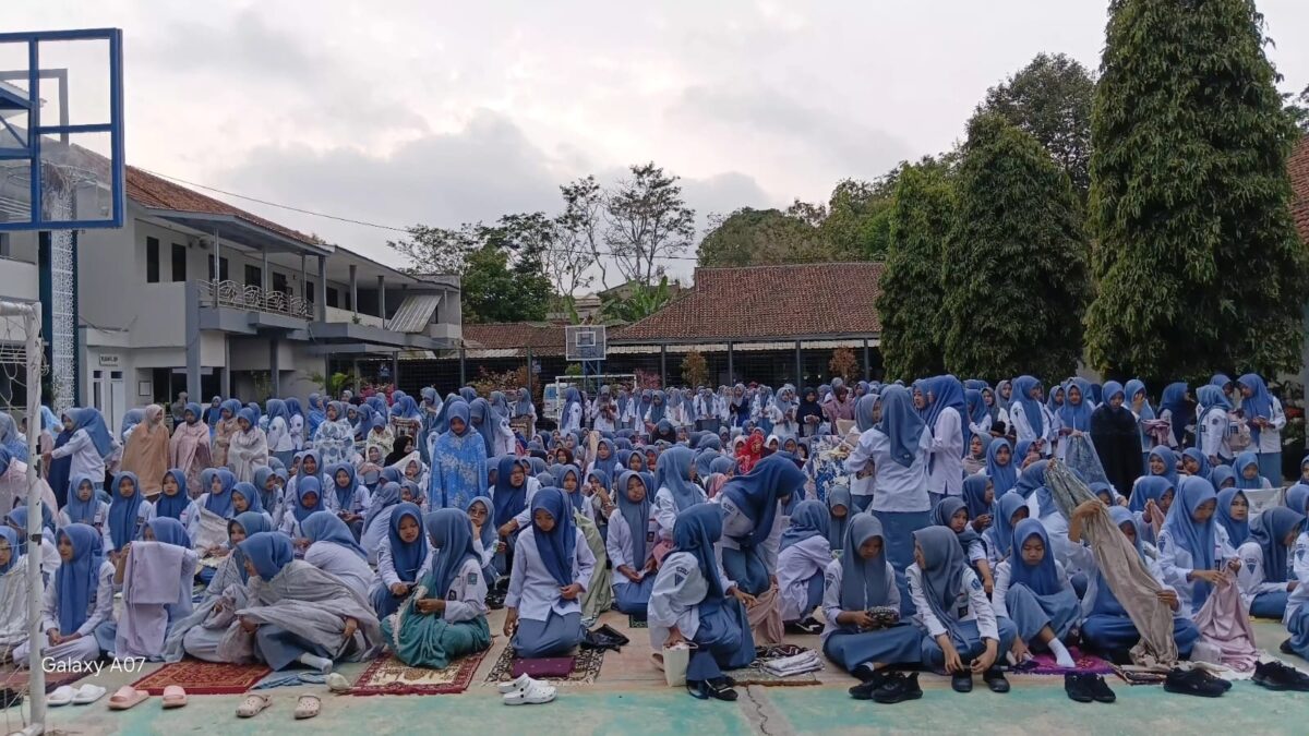 Tingkatkan Religiusitas dan Kesehatan, Siswi MAN 1 Majalengka Rutin Ikuti Pembiasaan Dhuha Pagi