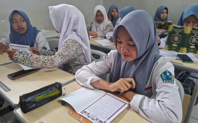 Bentuk Karakter Qur’ani, Siswa X-7 MAN 1 Majalengka Rutin Tadarus Sebelum KBM