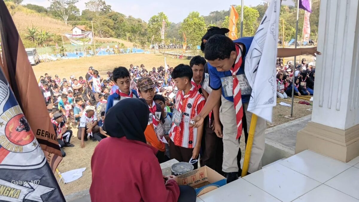 UPZ MAN 1 Majalengka Galang Donasi Peduli Bencana NTT pada Perkemahan Ekstrakurikuler