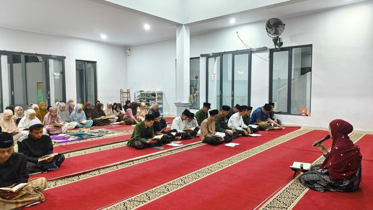 Tingkatkan Pembinaan Keagamaan, Santri Boarding School MAN 1 Majalengka Gelar Tilawah Al-Qur’an
