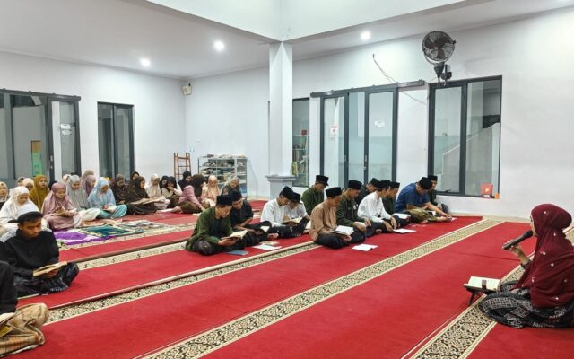 Tingkatkan Pembinaan Keagamaan, Santri Boarding School MAN 1 Majalengka Gelar Tilawah Al-Qur’an