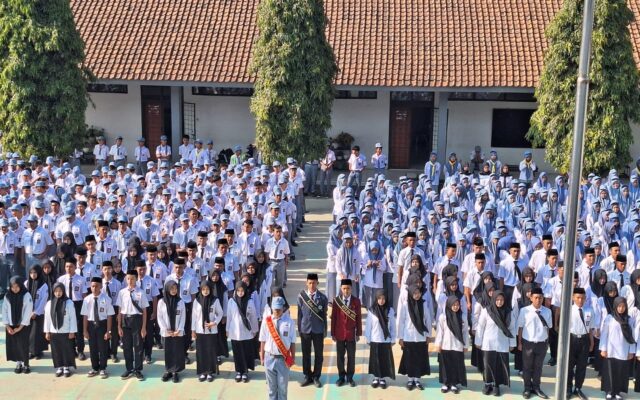 Tiga Siswa Kelas XI-5 Dilantik Jadi Pengurus MPK dan OSIM MAN 1 Majalengka