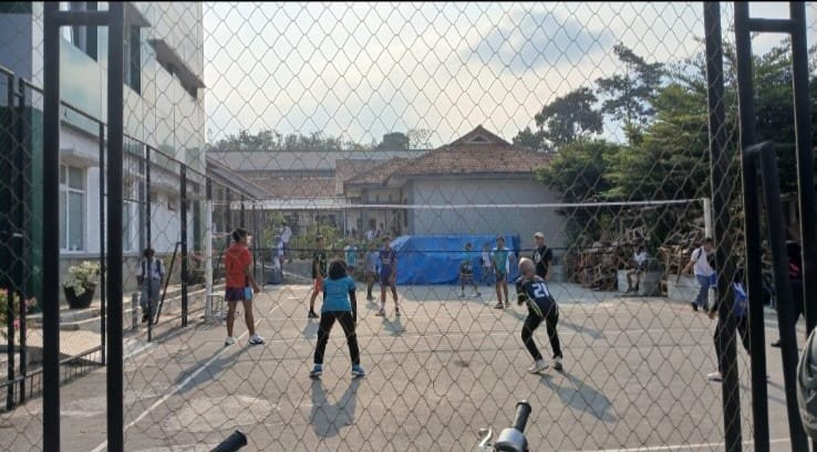 Tingkatkan Kualitas Atlet Muda, MAN 1 Majalengka Gelar Latihan Rutin Bola Voli