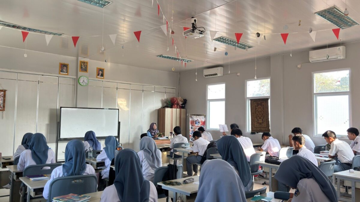 Tilawah Al-Qur’an Awali Pembelajaran Kimia, Siswa XII.3 MAN 1 Majalengka Tanamkan Karakter