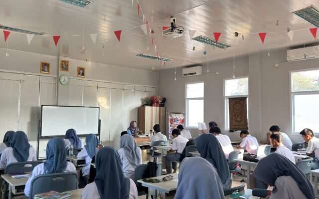 Tilawah Al-Qur’an Awali Pembelajaran Kimia, Siswa XII.3 MAN 1 Majalengka Tanamkan Karakter