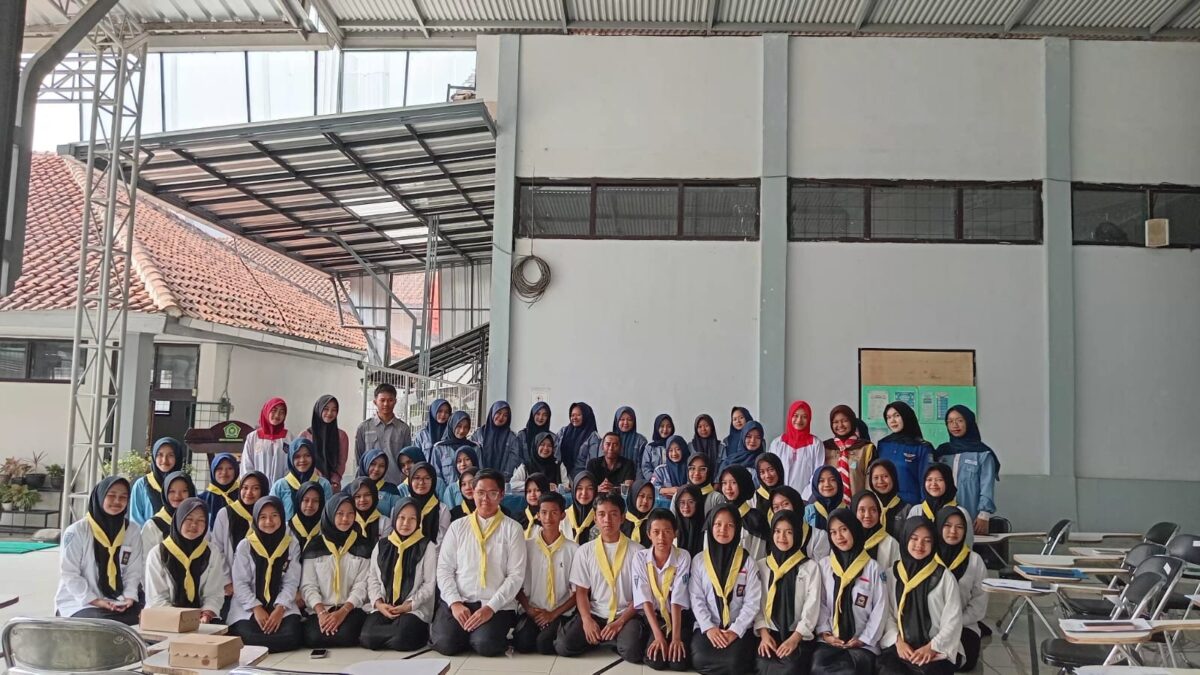 Regenerasi Kepemimpinan, PMR MAN 1 Majalengka Gelar LPJ dan Sertijab Kepengurusan