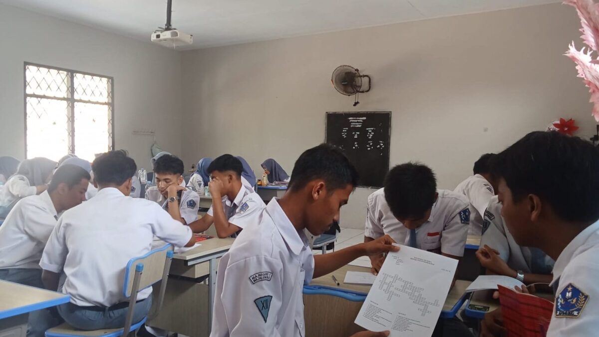 Inovasi Pembelajaran, Siswa MAN 1 Majalengka Tentukan Konsep Redoks Lewat Teka-Teki Silang