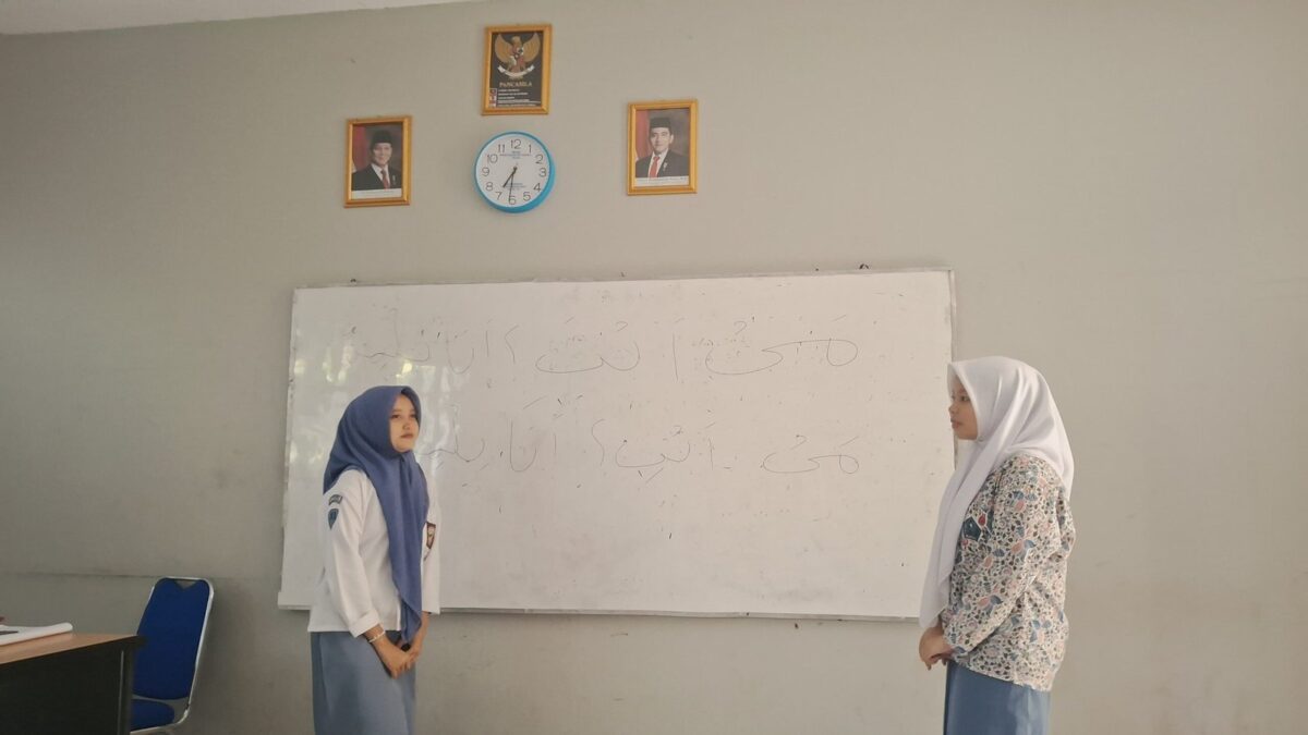 Bangun Budaya Bahasa Asing, Siswa XI-6 MAN 1 Majalengka Biasakan Berbahasa Arab