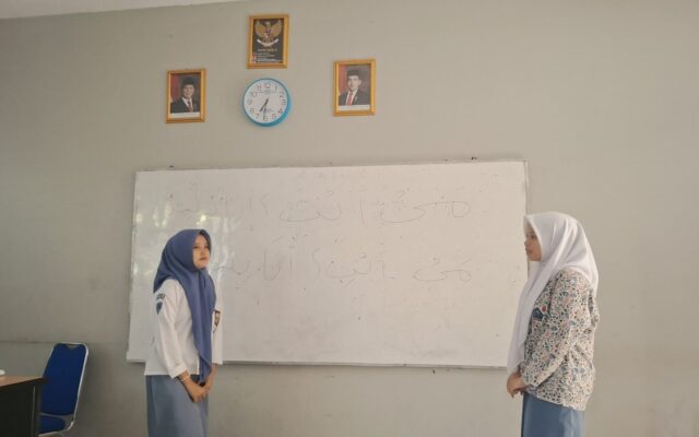 Bangun Budaya Bahasa Asing, Siswa XI-6 MAN 1 Majalengka Biasakan Berbahasa Arab