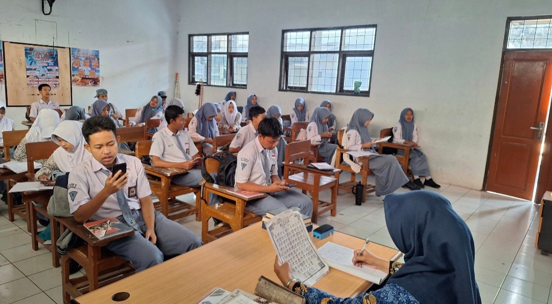 Budayakan Literasi Asmaul Husna, Siswa MAN 1 Majalengka Awali KBM dengan Doa