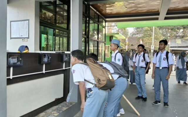 Tingkatkan Kedisiplinan Siswa, MAN 1 Majalengka Optimalkan Monitoring Absensi Digital