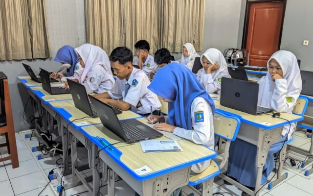 Uji Dua Mapel Sekaligus, Sesi Tiga OMI 2026 MAN 1 Majalengka Berjalan Lancar
