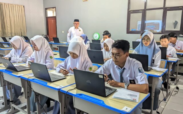 Tiga Siswa MAN 1 Majalengka Berjuang di Bidang Matematika Pada OMI 2026