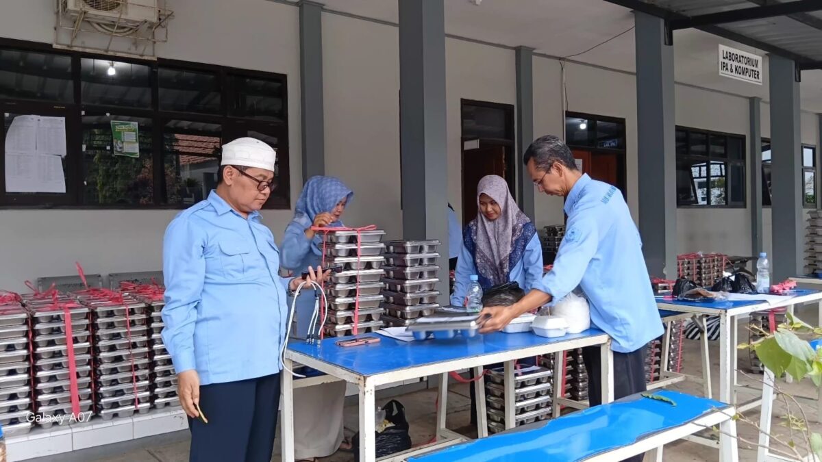 Jaga Akuntabilitas Program MBG, MAN 1 Majalengka Rutin Cek Kelengkapan Ompreng