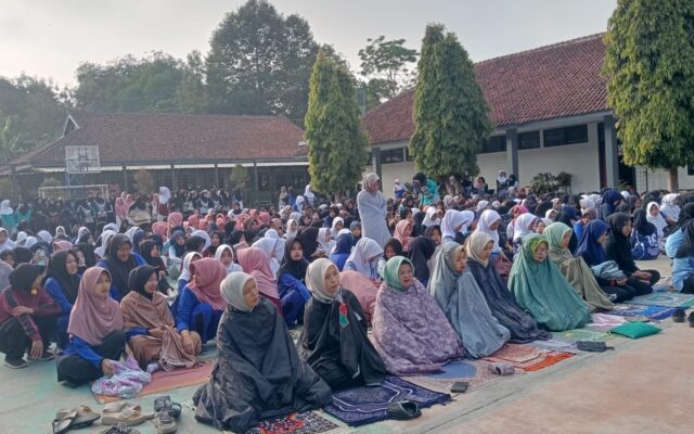 Bangun Karakter Religius, Warga MAN 1 Majalengka Istiqamah Gelar Salat Dhuha Bersama