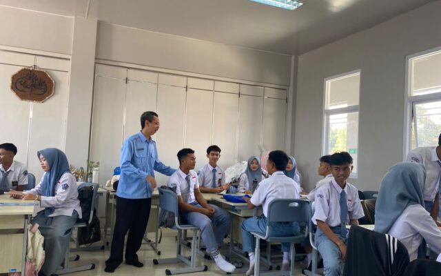 Ciptakan Suasana Belajar Menyenangkan, Siswa MAN 1 Majalengka Ikuti Kegiatan Ice Breaking
