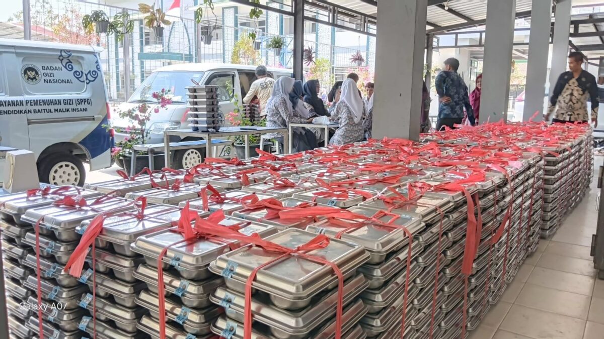 MAN 1 Majalengka Terima 1.257 Paket MBG dari SPPG Yayasan Baitul Malik Insani Jatipamor