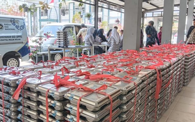 MAN 1 Majalengka Terima 1.257 Paket MBG dari SPPG Yayasan Baitul Malik Insani Jatipamor