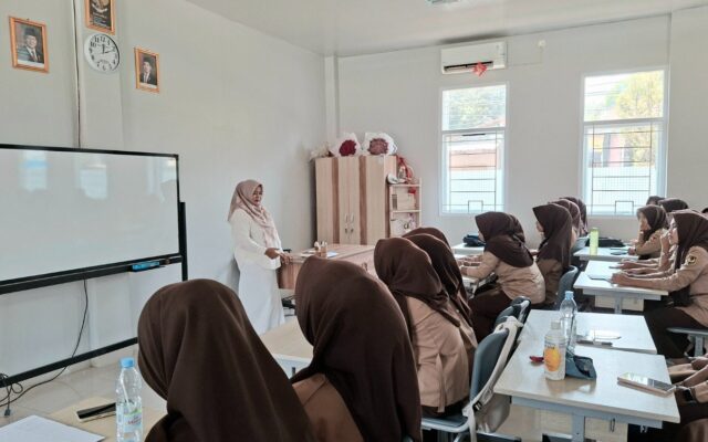 Edukasi Budaya Hidup Rapi, Siswi XII MAN 1 Majalengka Ikuti Keputrian Tema Decluttering