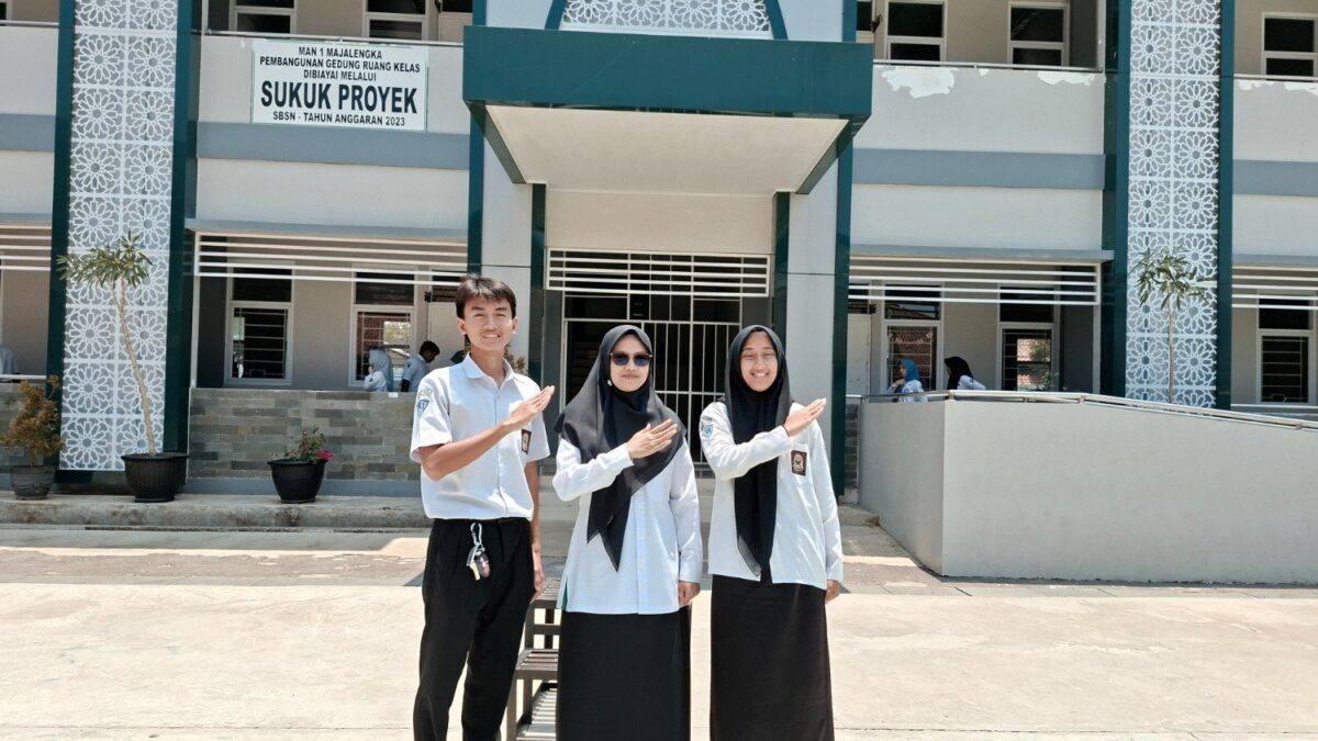 Purna Tugas Kepemimpinan, Wali Kelas XII.6 MAN 1 Majalengka Apresiasi Ridha dan Faizal