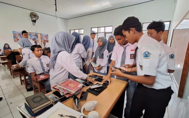 Tingkatkan Kejujuran Siswa, MAN 1 Majalengka Terapkan Aturan Pengumpulan Ponsel Sebelum Ulangan