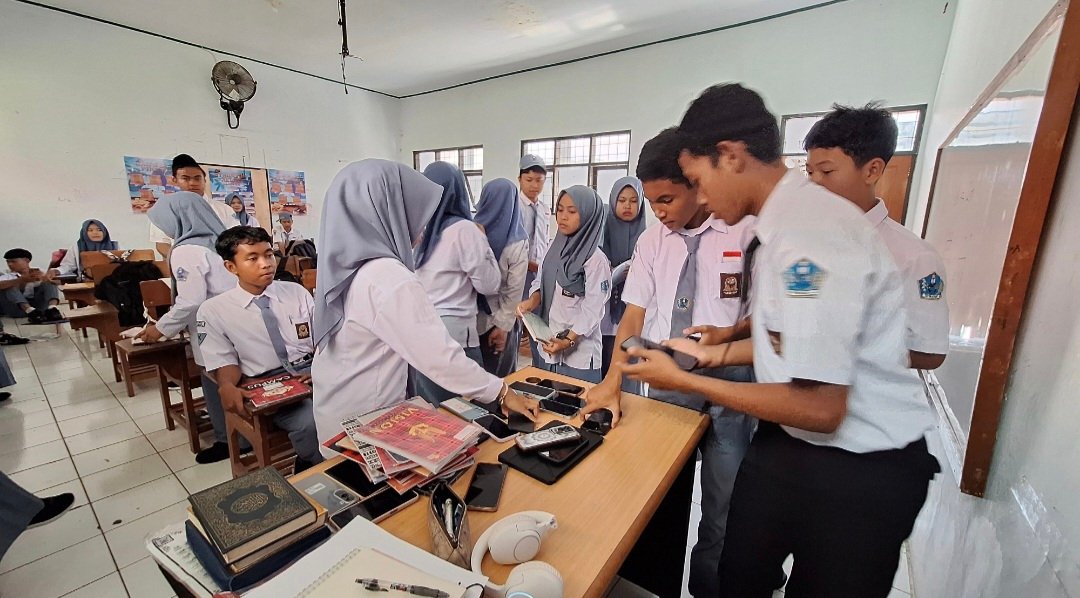 Tingkatkan Kejujuran Siswa, MAN 1 Majalengka Terapkan Aturan Pengumpulan Ponsel Sebelum Ulangan