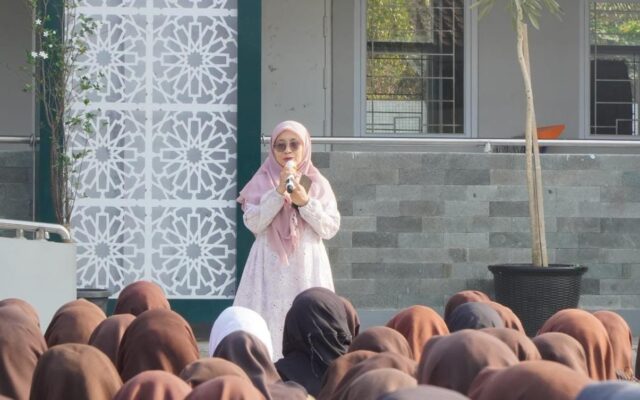 MAN 1 Majalengka Sambut Guru Fisika Baru Lewat Momen Kultum Jumat
